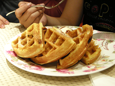 Easy meal ideas for large groups - waffle bar